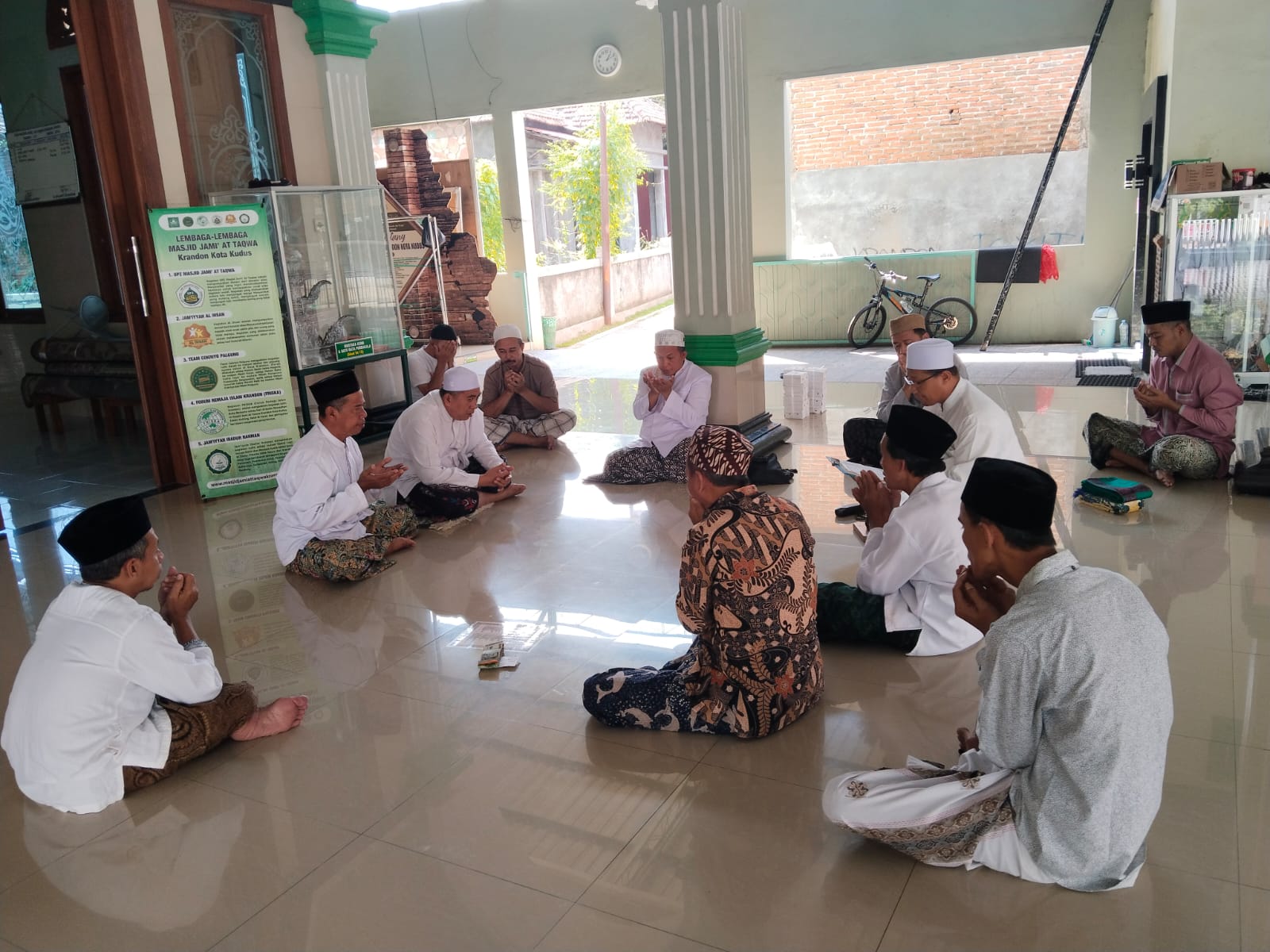 Hasil Keputusan Rapat Pengurus Masjid Jami' At Taqwa Krandon Kudus (Jumuah Wage 15 Muharram 1447 H. / 11 Juli 2025 M) :
